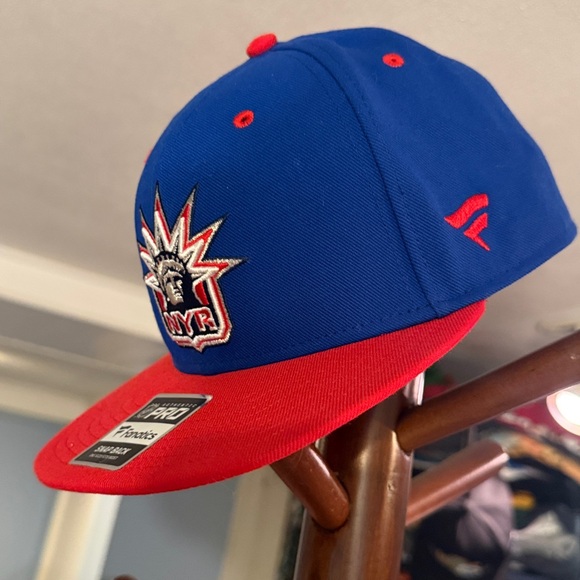 New York Rangers SnapBack Hat - Picture 2 of 5